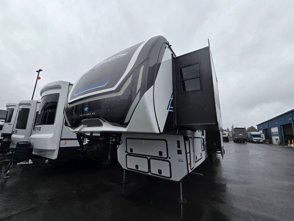 2025 Keystone Fuzion Toy Hauler 419 in kent WA