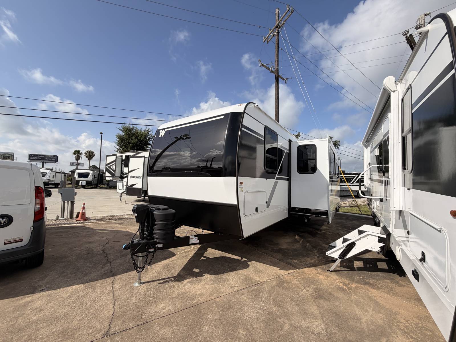 2027 Winnebago THRIVE 28BHS in conroe TX