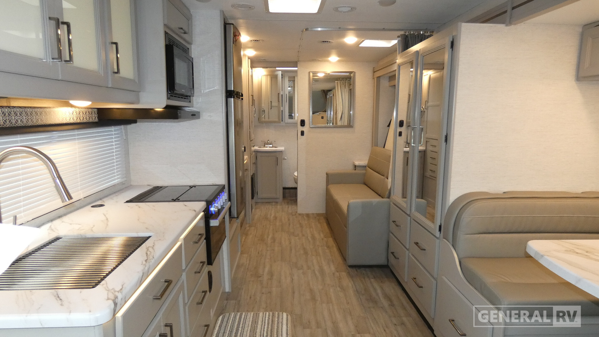 2025 Thor Motor Coach QUANTUM SL27 in wixom MI