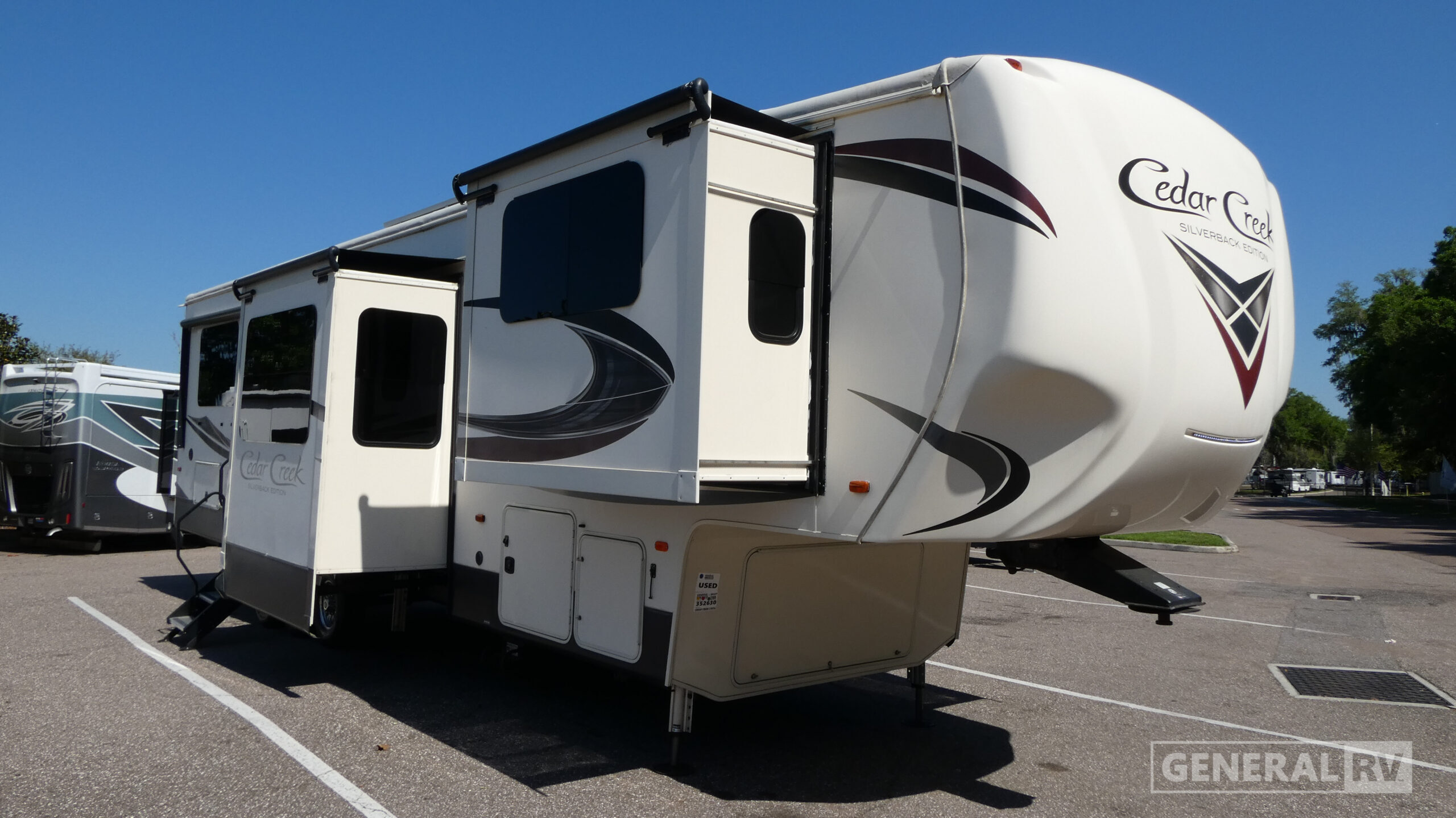 2019 Forest River CEDAR CREEK SILVERBACK 37RTH in dover FL