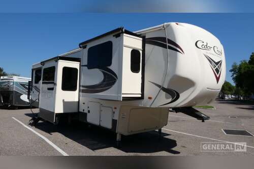 2019 Forest River CEDAR CREEK SILVERBACK 37RTH in dover FL