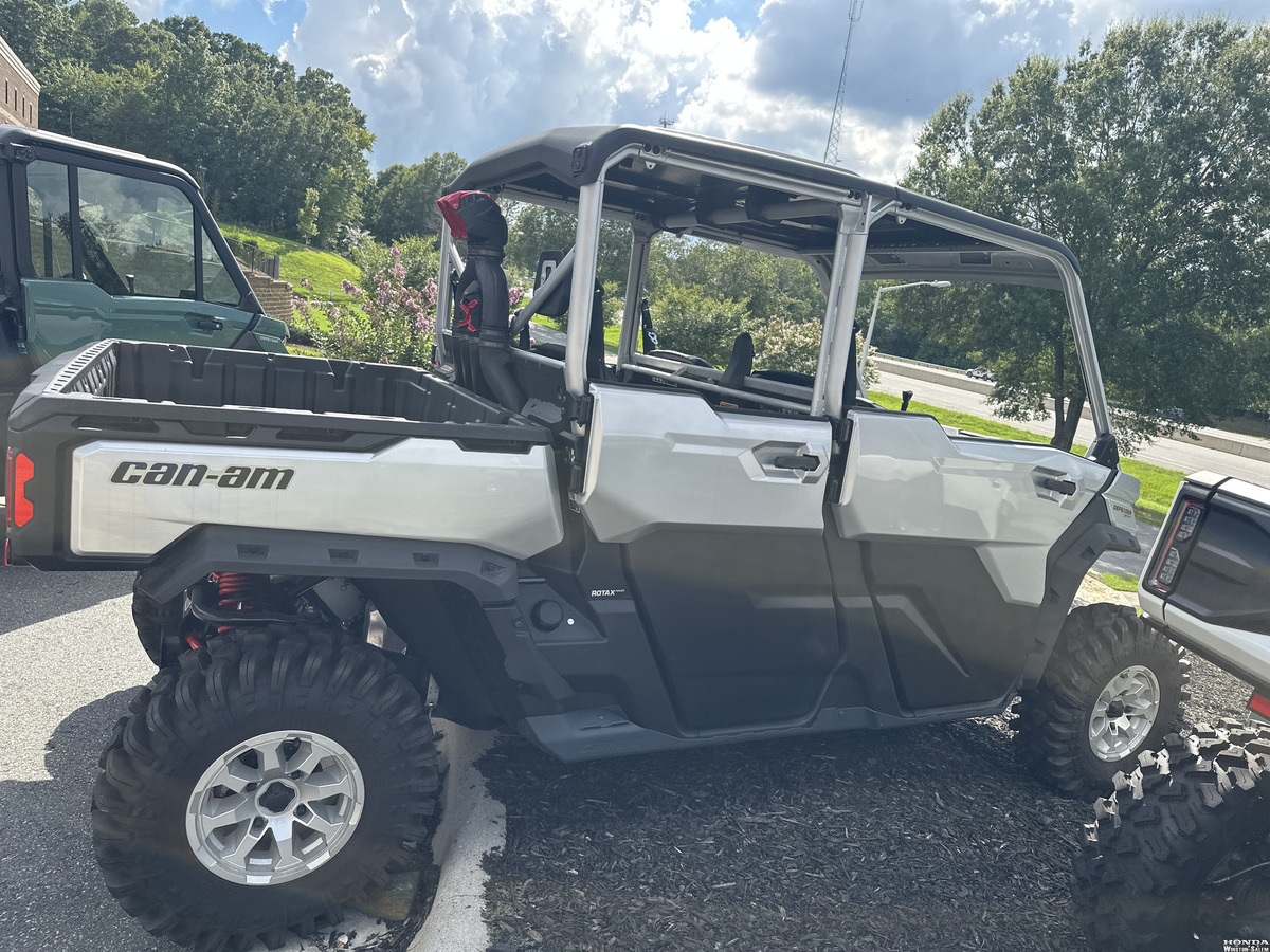 2024 Can-Am Defender MAX X mr with Half-Doors HD10 in winston-salem NC