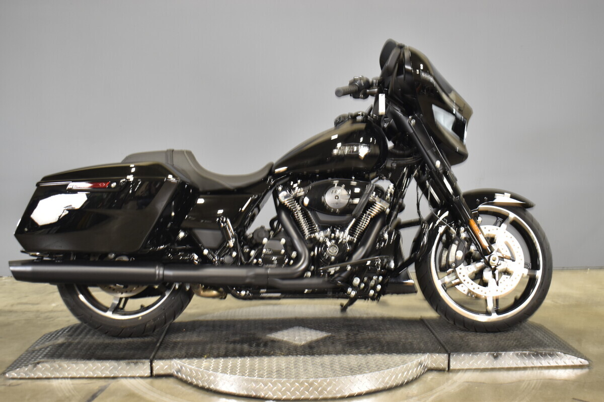 2025 Harley-Davidson Street Glide in Farmington, MI
