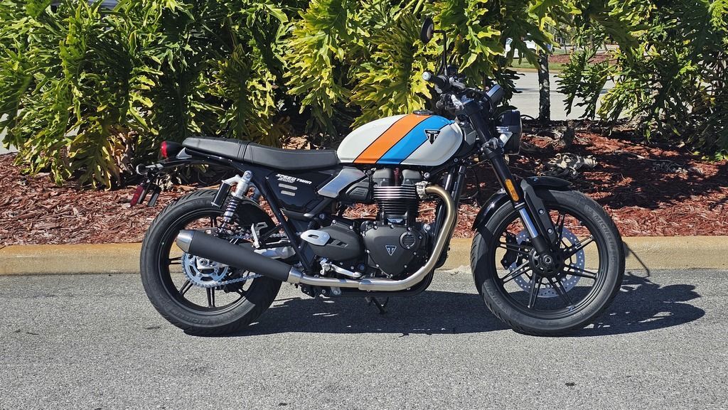 2026 Triumph Speed Twin 900 Pure White/Maui Blue/Tangerine Orange BASE in Lakeland, FL