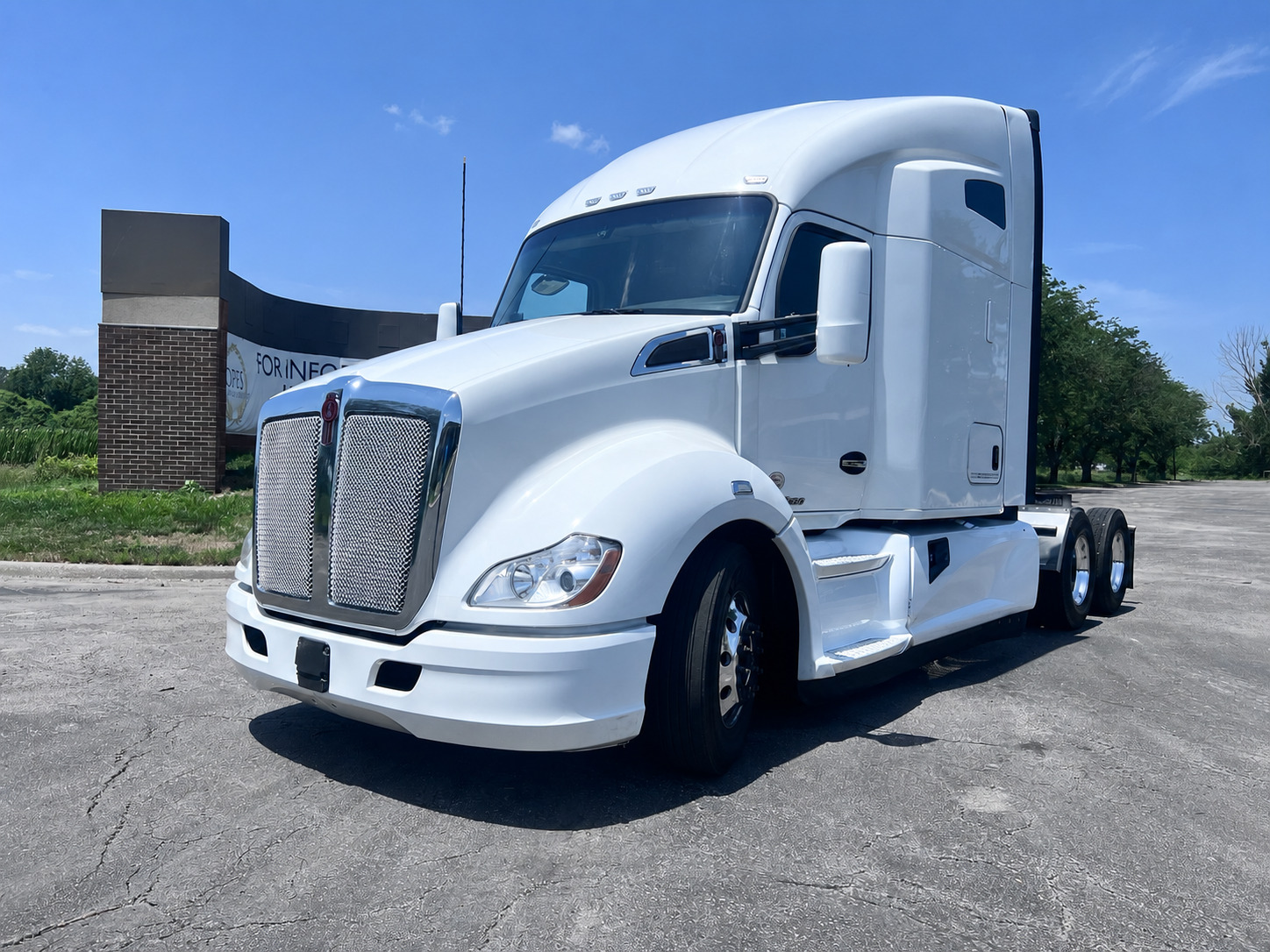 2021 KENWORTH T680 in Kansas City, MO