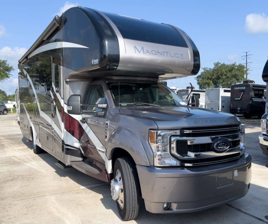 2022 Thor Motor Coach MAGNITUDE SV34 in sanford FL
