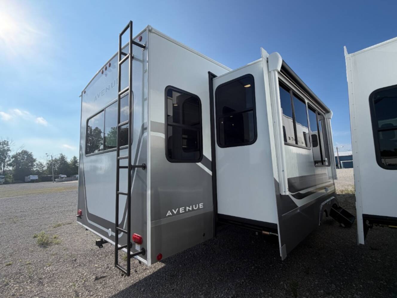 A photo of this 2027 Alliance Rv Avenue 32RLS