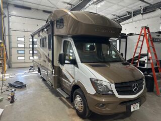 2017 WINNEBAGO NAVION 24J