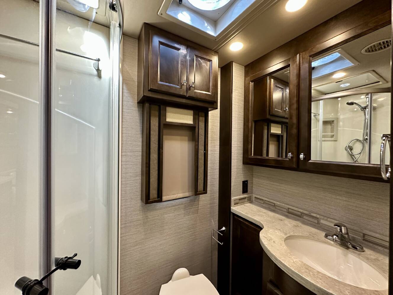 A photo of this 2020 Tiffin Allegro Red 33 AA