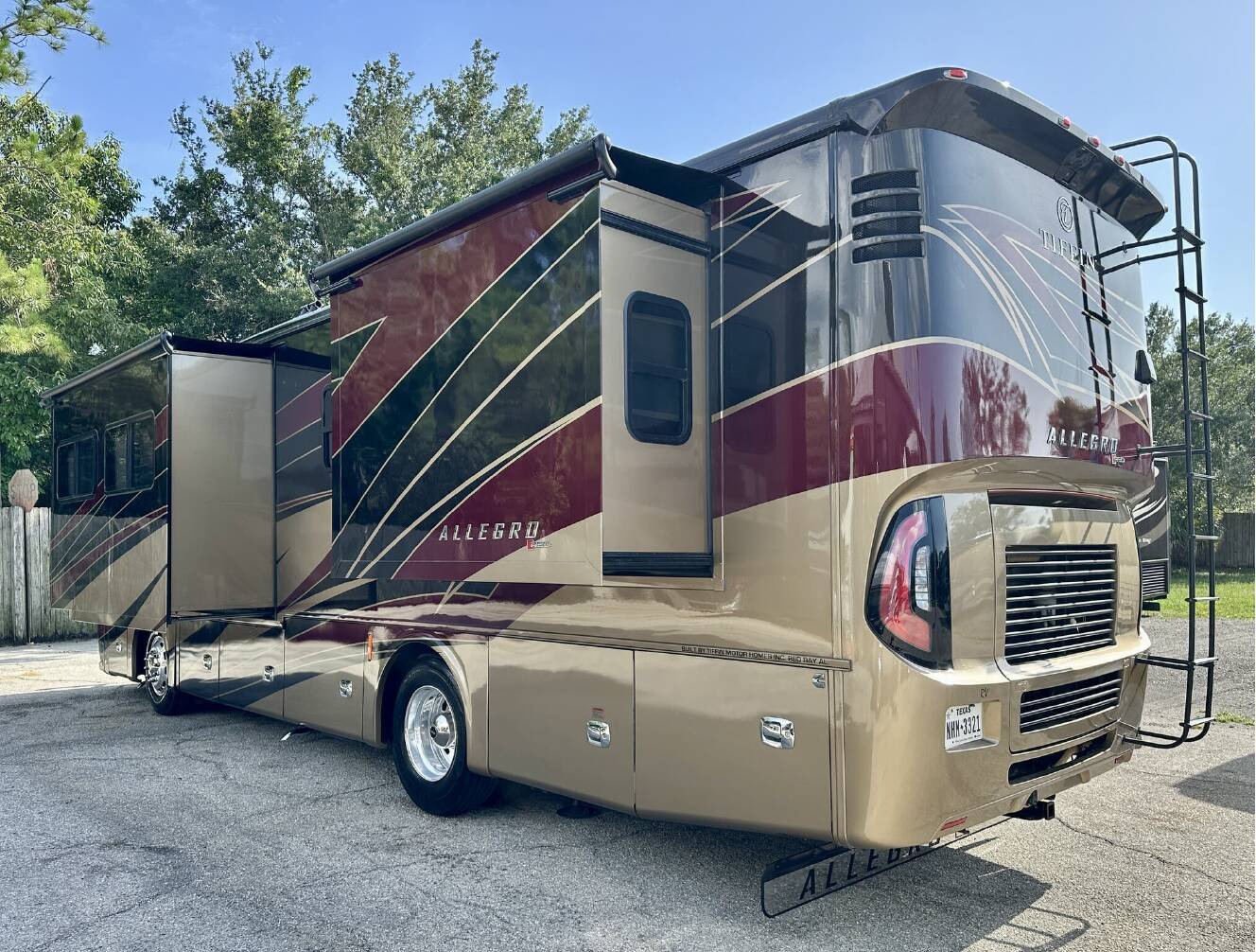 A photo of this 2020 Tiffin Allegro Red 33 AA