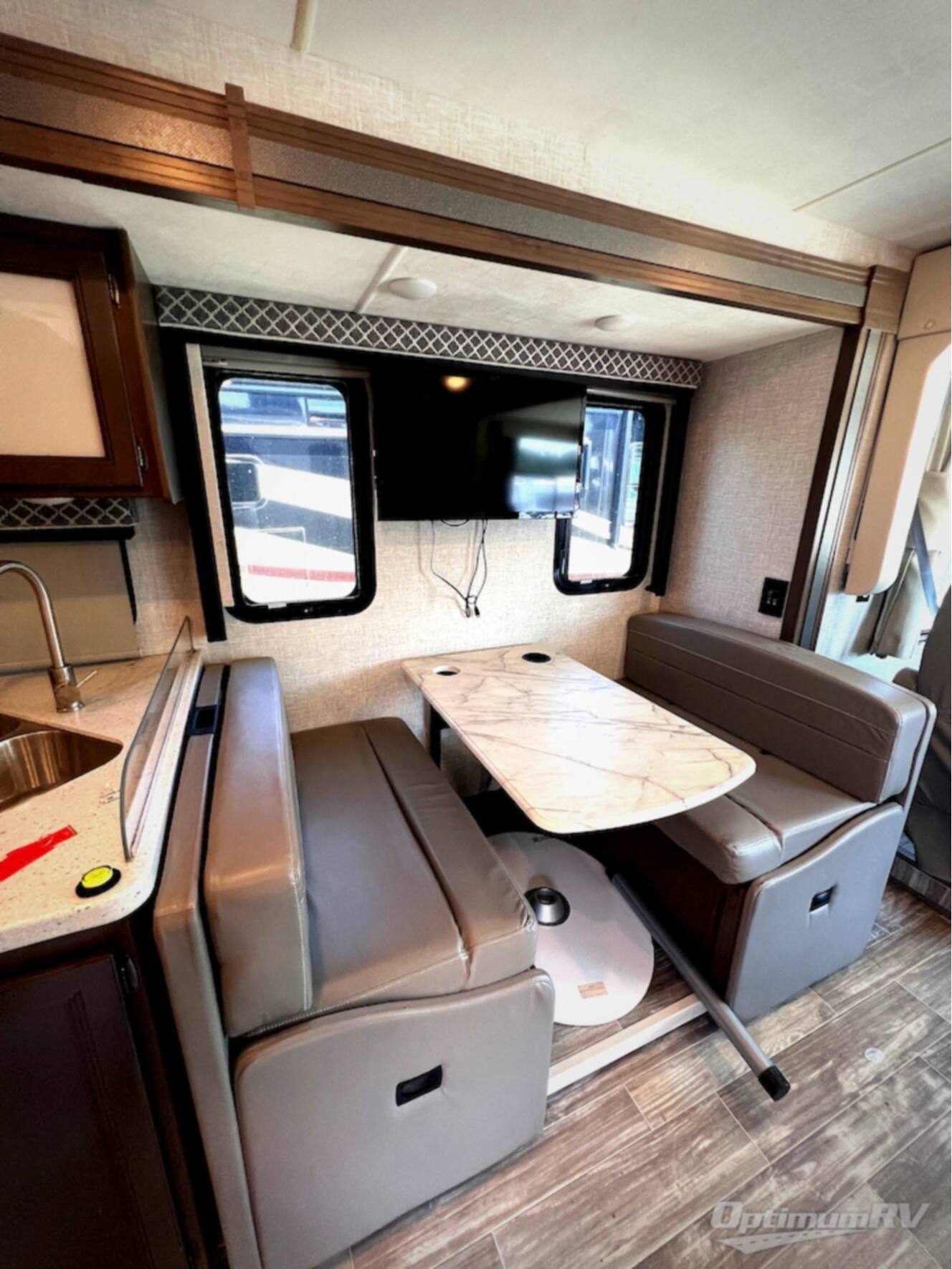 A photo of this 2022 Thor Hurricane 34J