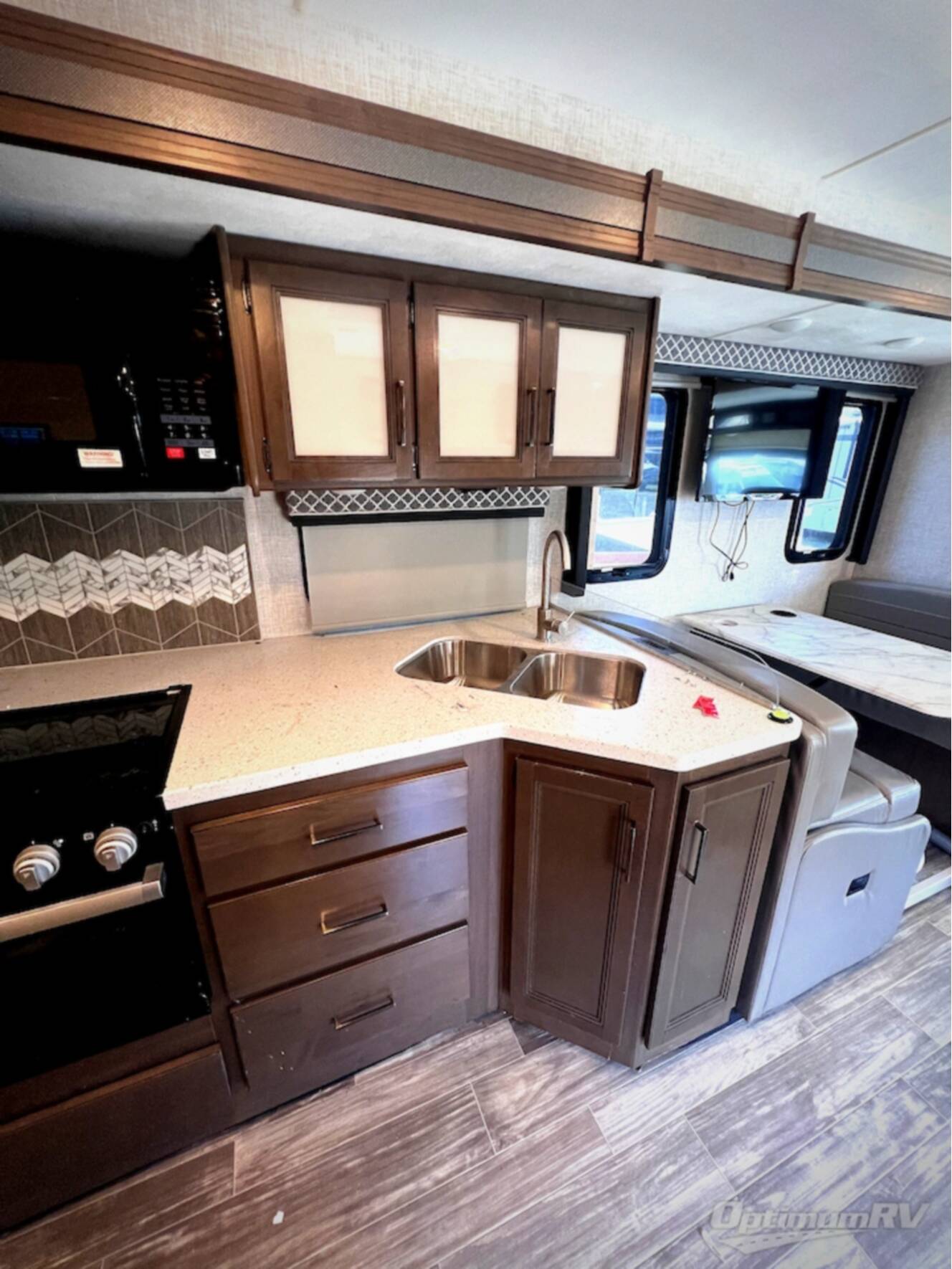 A photo of this 2022 Thor Hurricane 34J
