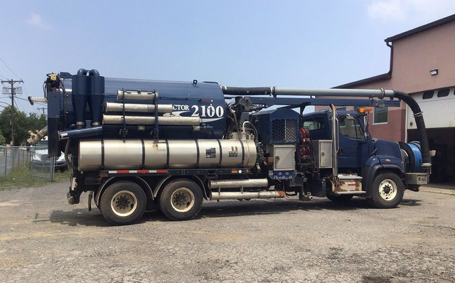 2013 FREIGHTLINER 108 SD in Elmhurst, IL