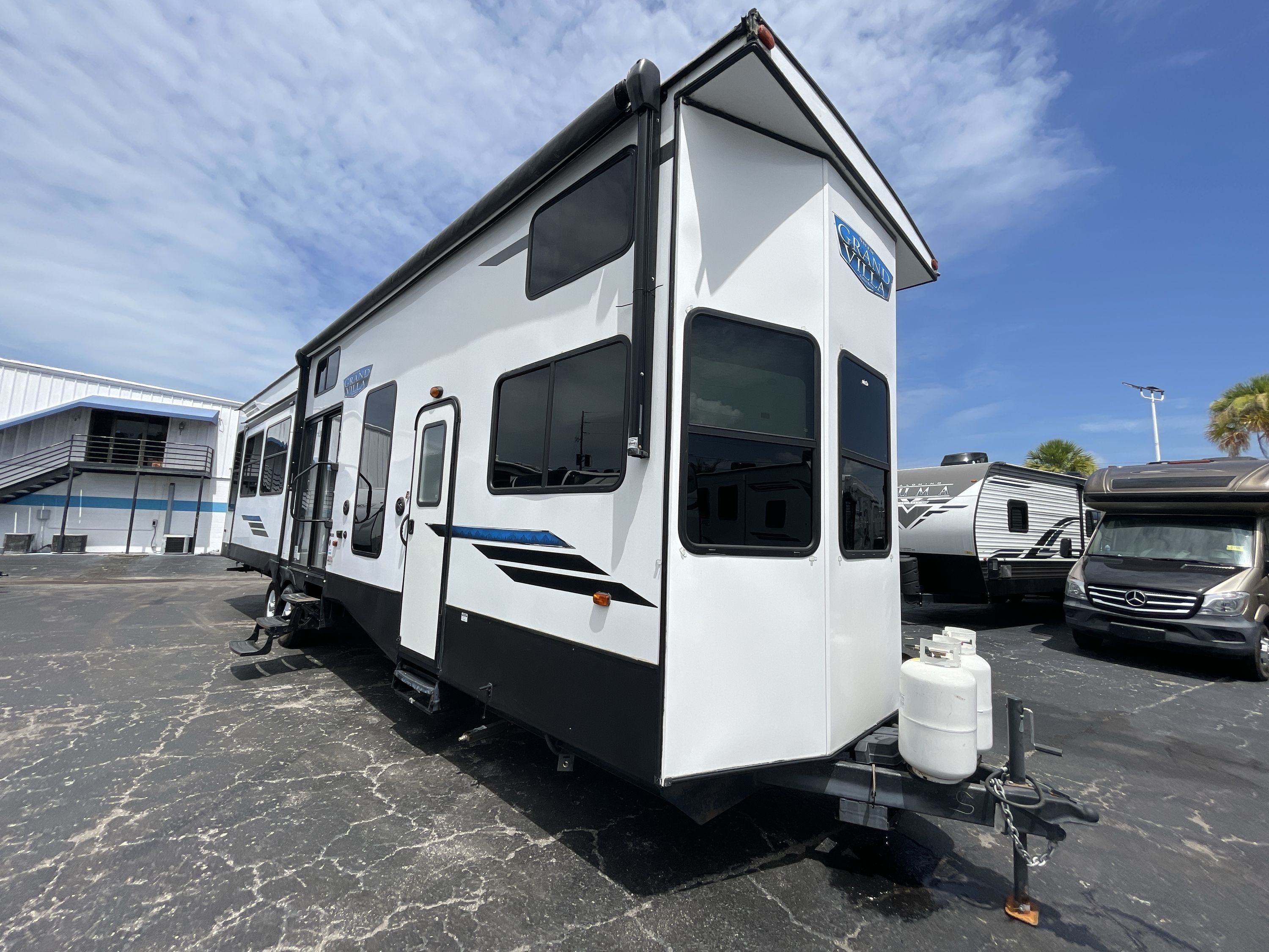 2023 Forest River SALEM VILLA GRAND 42DL RV