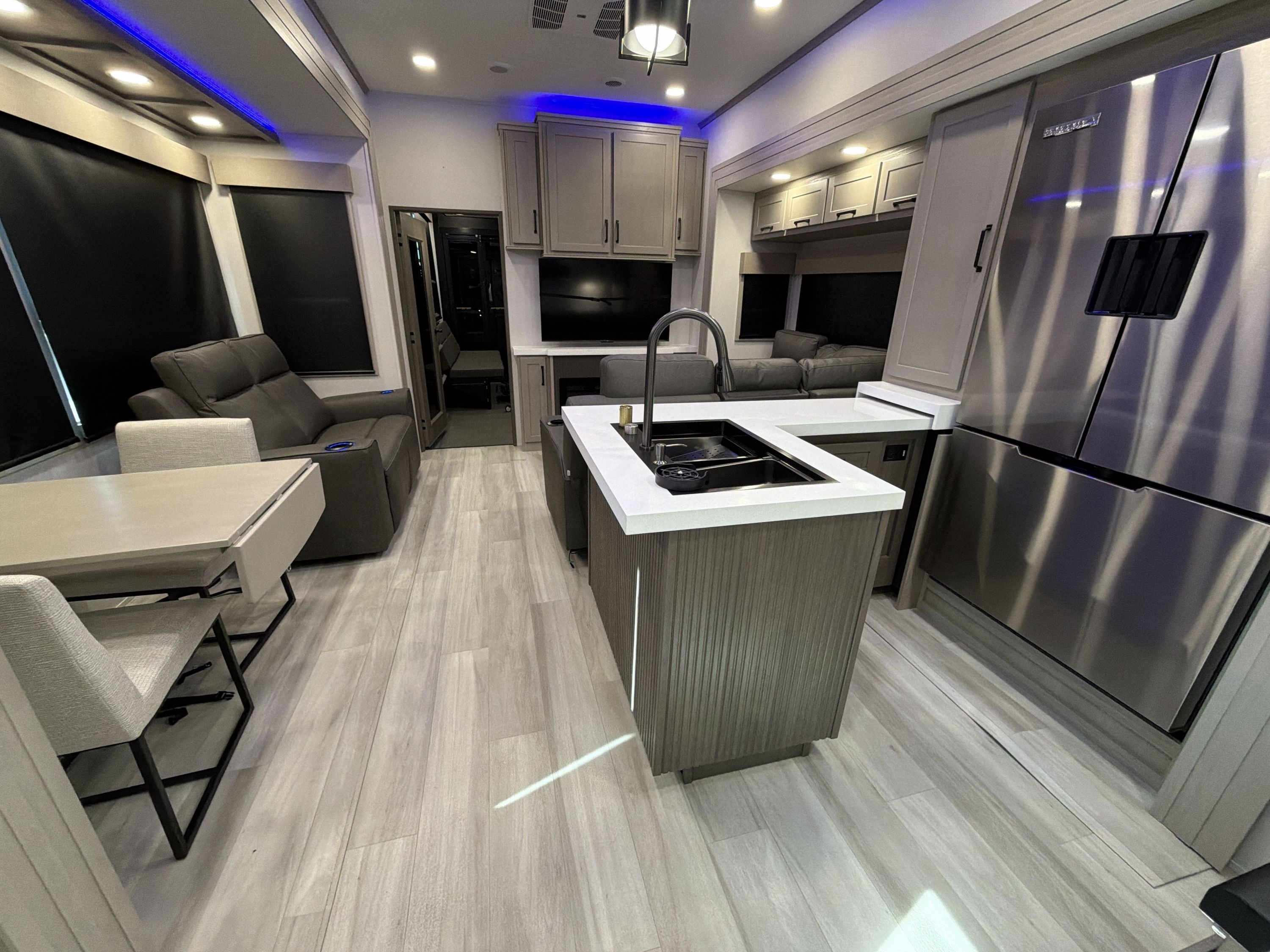2025 Grand Design MOMENTUM M CLASS 395MS in springfield MO