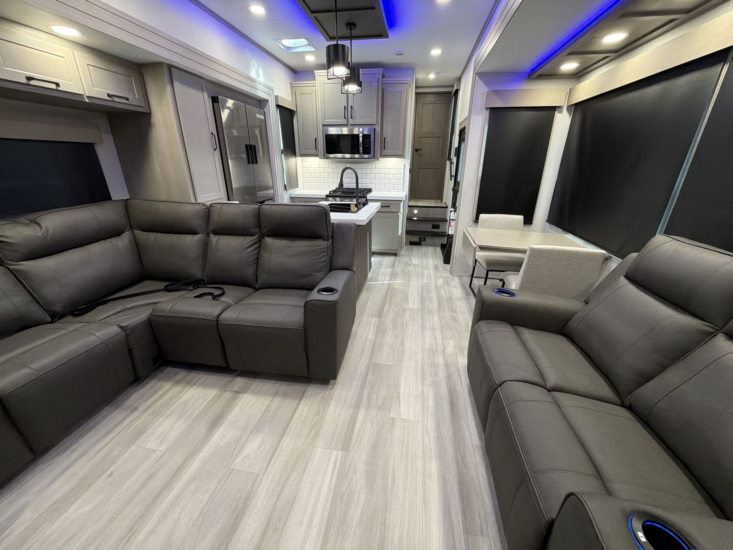 2025 Grand Design MOMENTUM M CLASS 395MS in springfield MO
