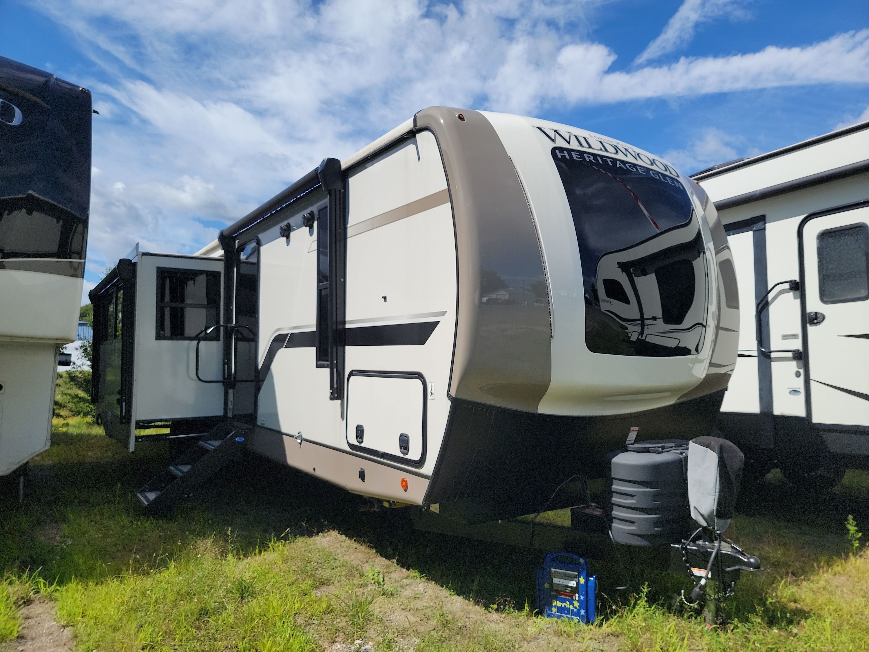 2024 Forest River WILDWOOD HERITAGE GLEN 310BHI RV