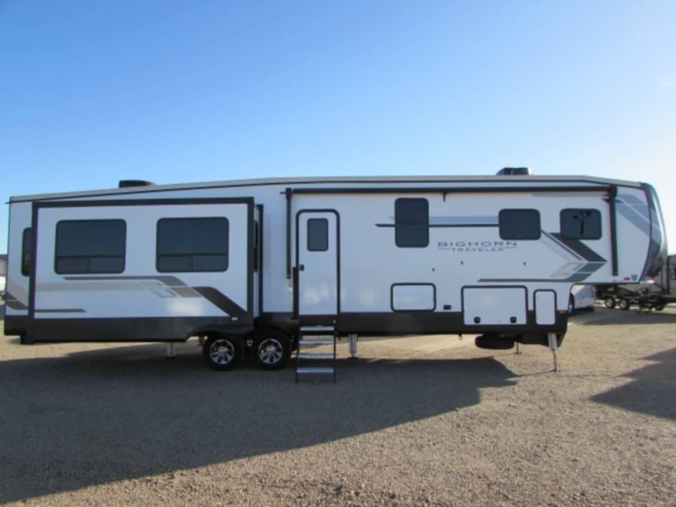 A photo of this 2023 Heartland BIGHORN M39MB