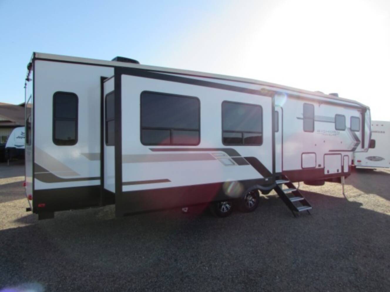 A photo of this 2023 Heartland BIGHORN M39MB