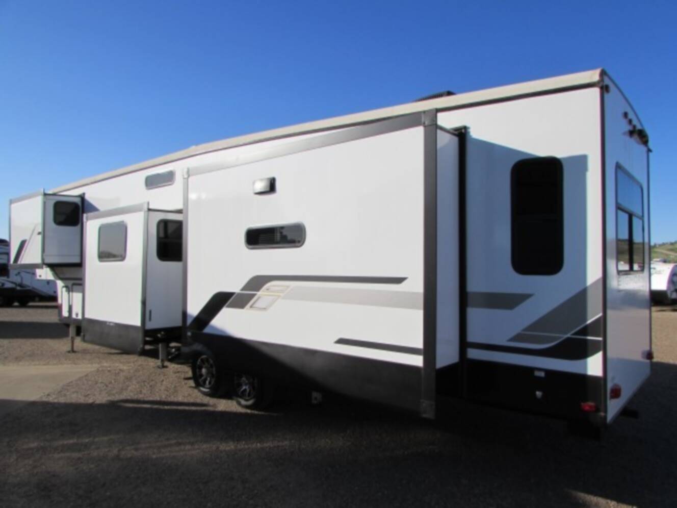 A photo of this 2023 Heartland BIGHORN M39MB