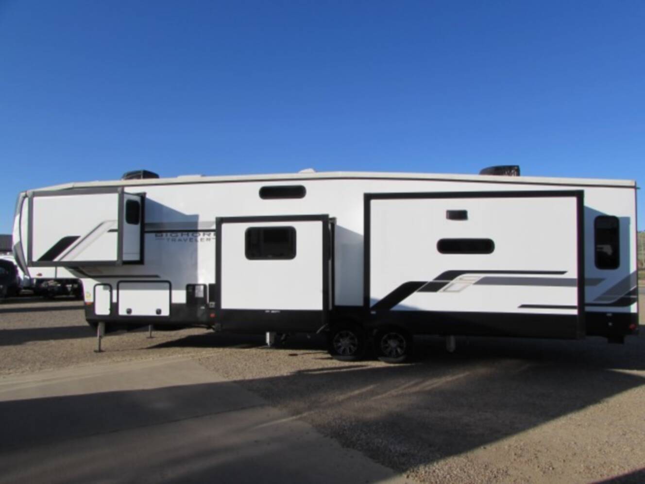A photo of this 2023 Heartland BIGHORN M39MB