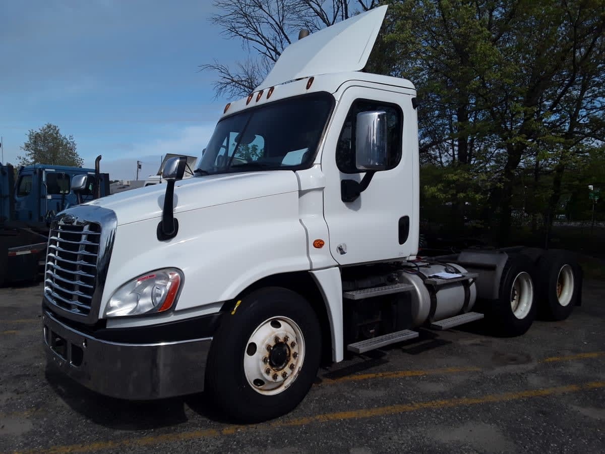2017 FREIGHTLINER CASCADIA 125 in Salisbury, MA