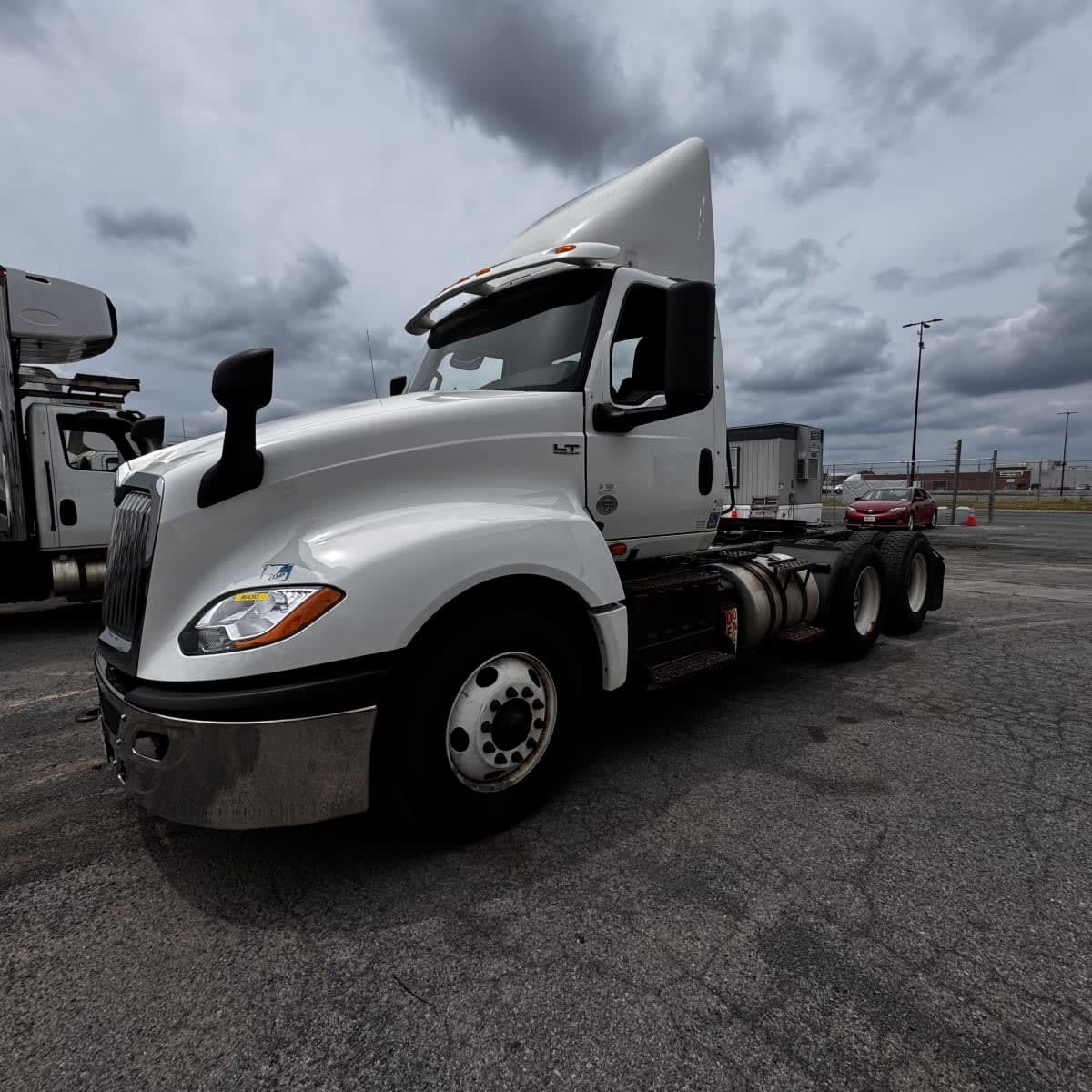 2019 INTERNATIONAL LT625 DAYCAB T/A in Hampton, VA