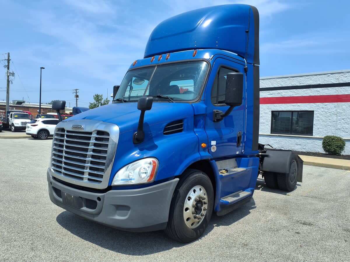 2020 FREIGHTLINER CASCADIA 113 in Cleveland, OH