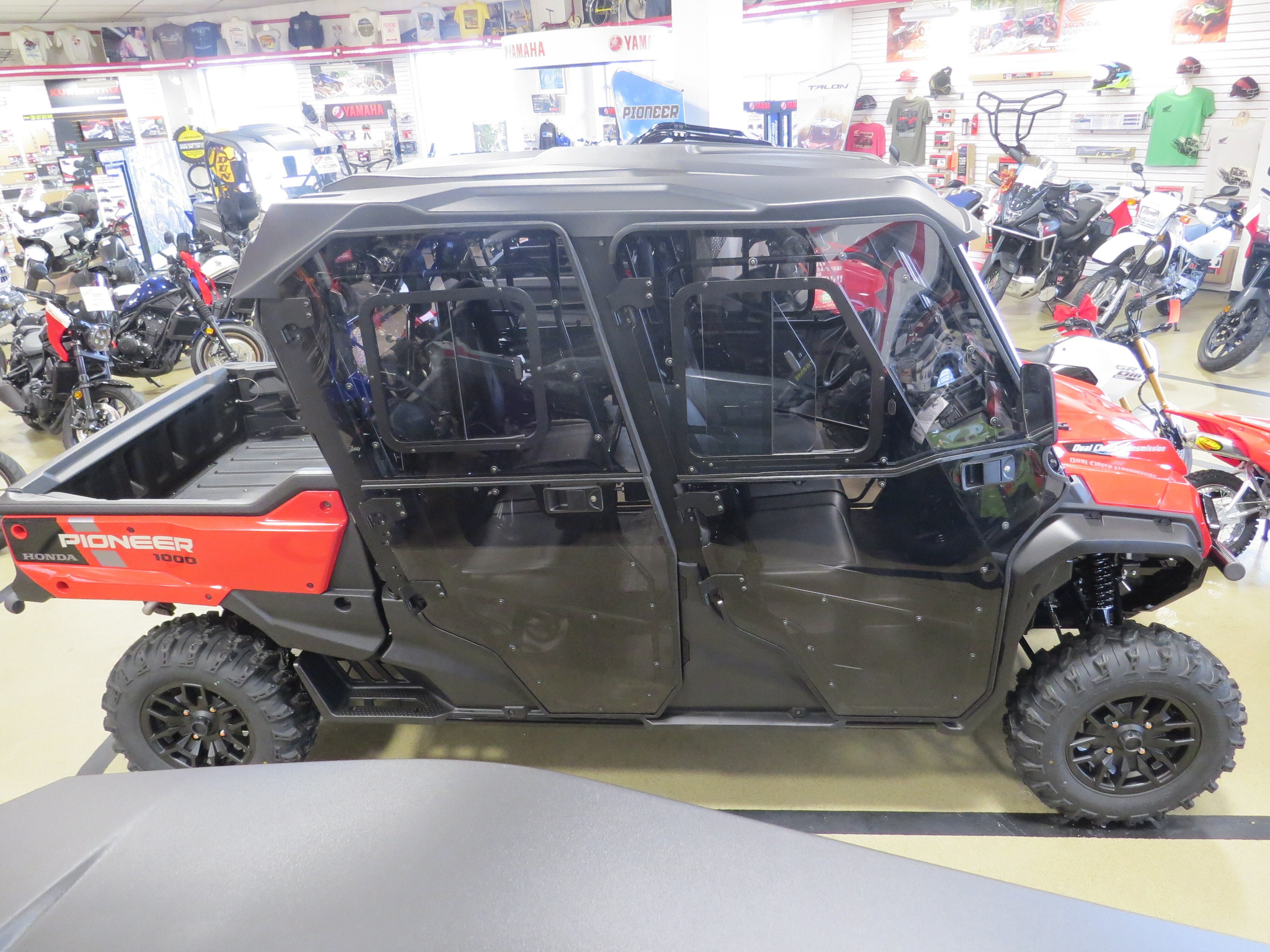 2025 Honda Pioneer 1000-6 Crew Deluxe 1000-6 DELUXE CREW in litchfield IL