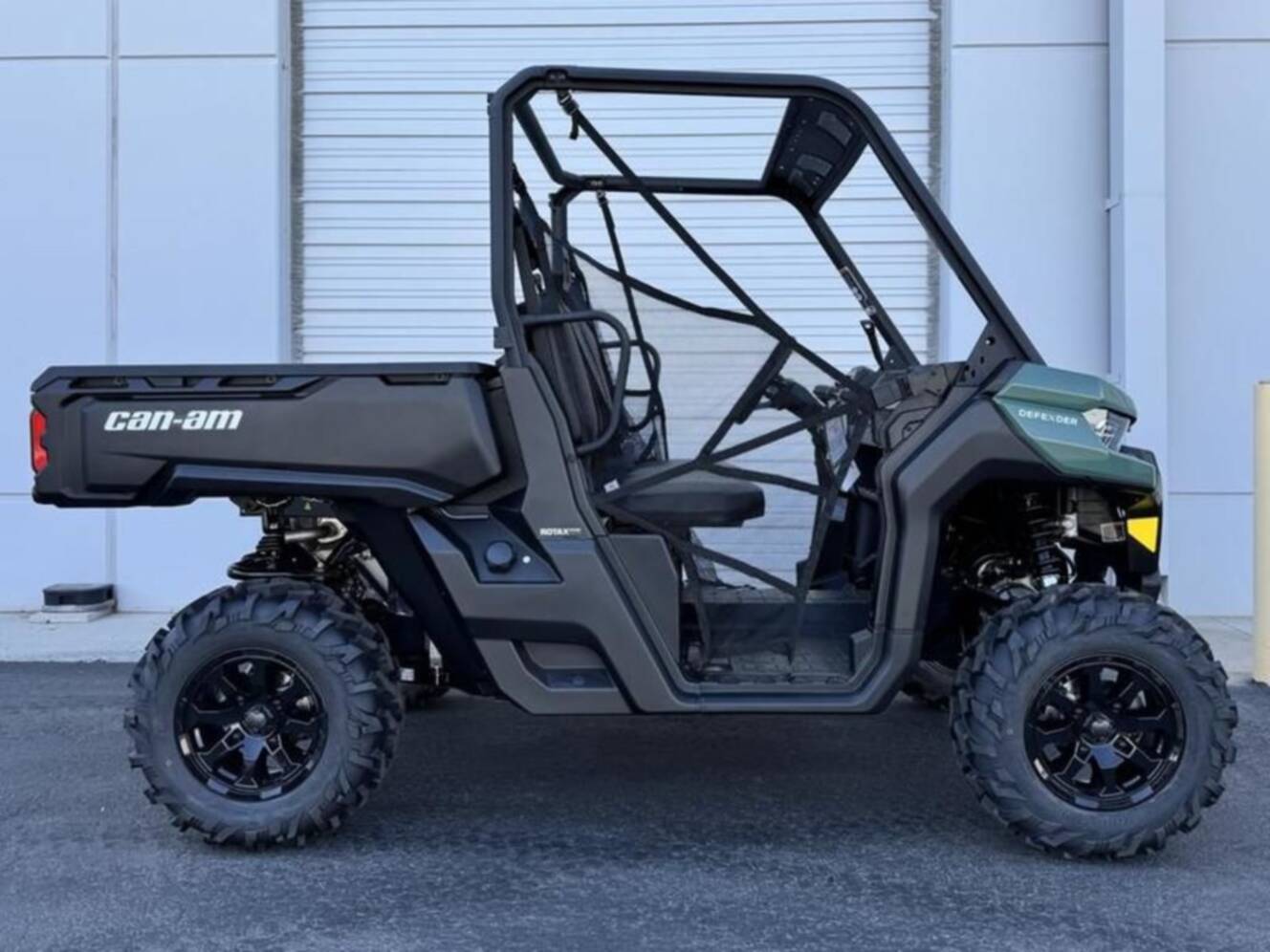 A photo of this 2025 Can-Am Defender DPS HD10 Compass Green