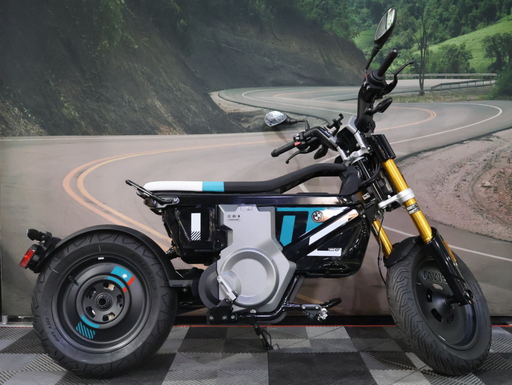 2024 BMW CE 02 Cosmic black 2 02 in Chatsworth, CA
