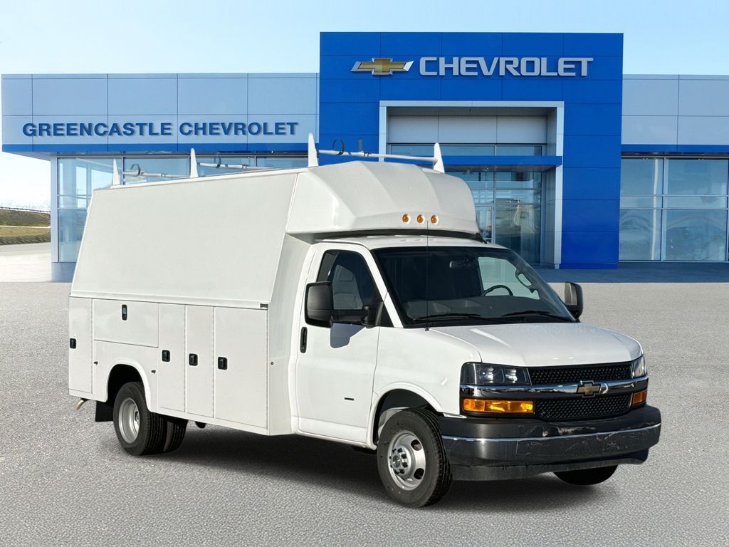 2025 CHEVROLET Express 3500 in Greencastle, PA