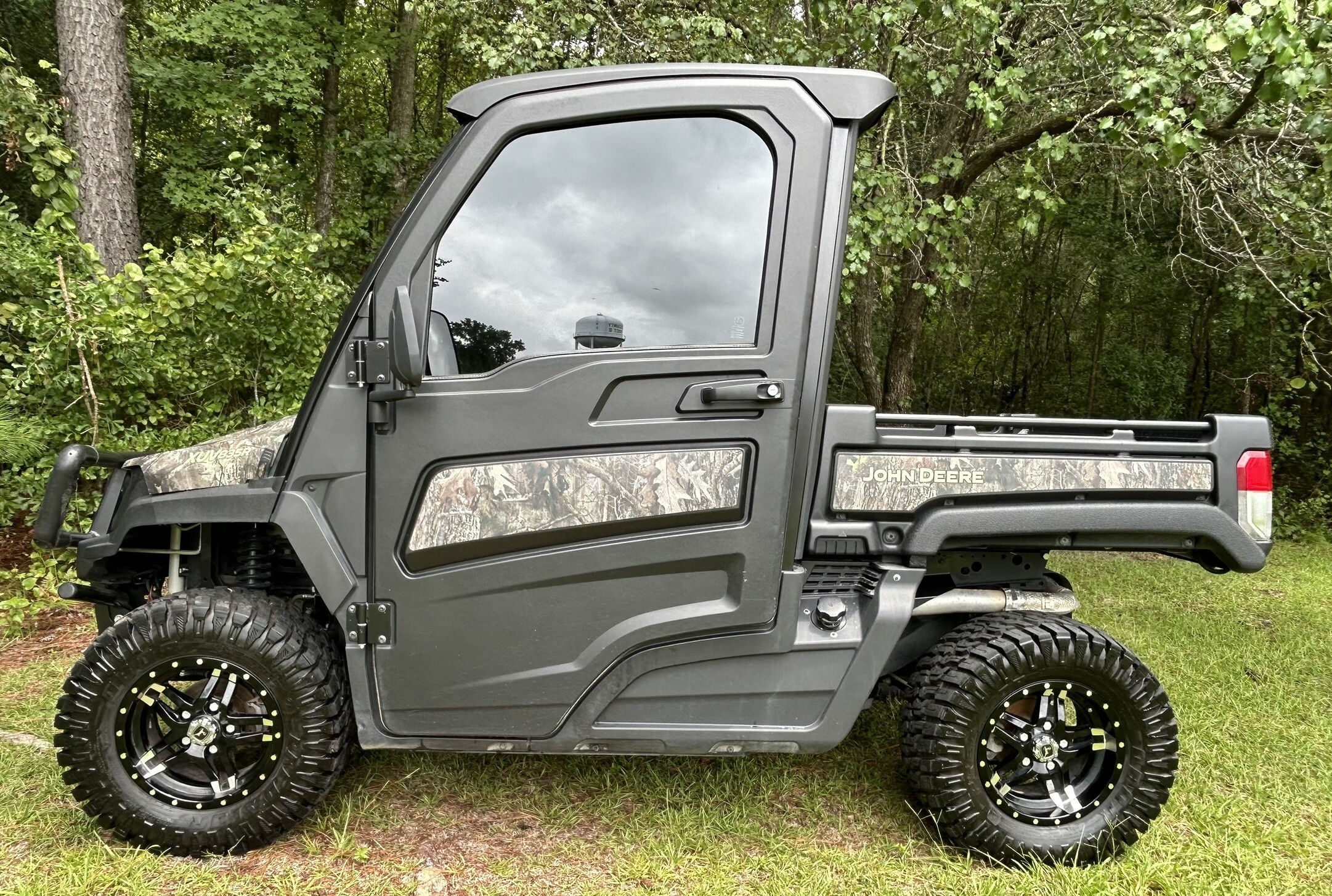 2023 John Deere GATOR XUV835R BASE in chadbourn NC