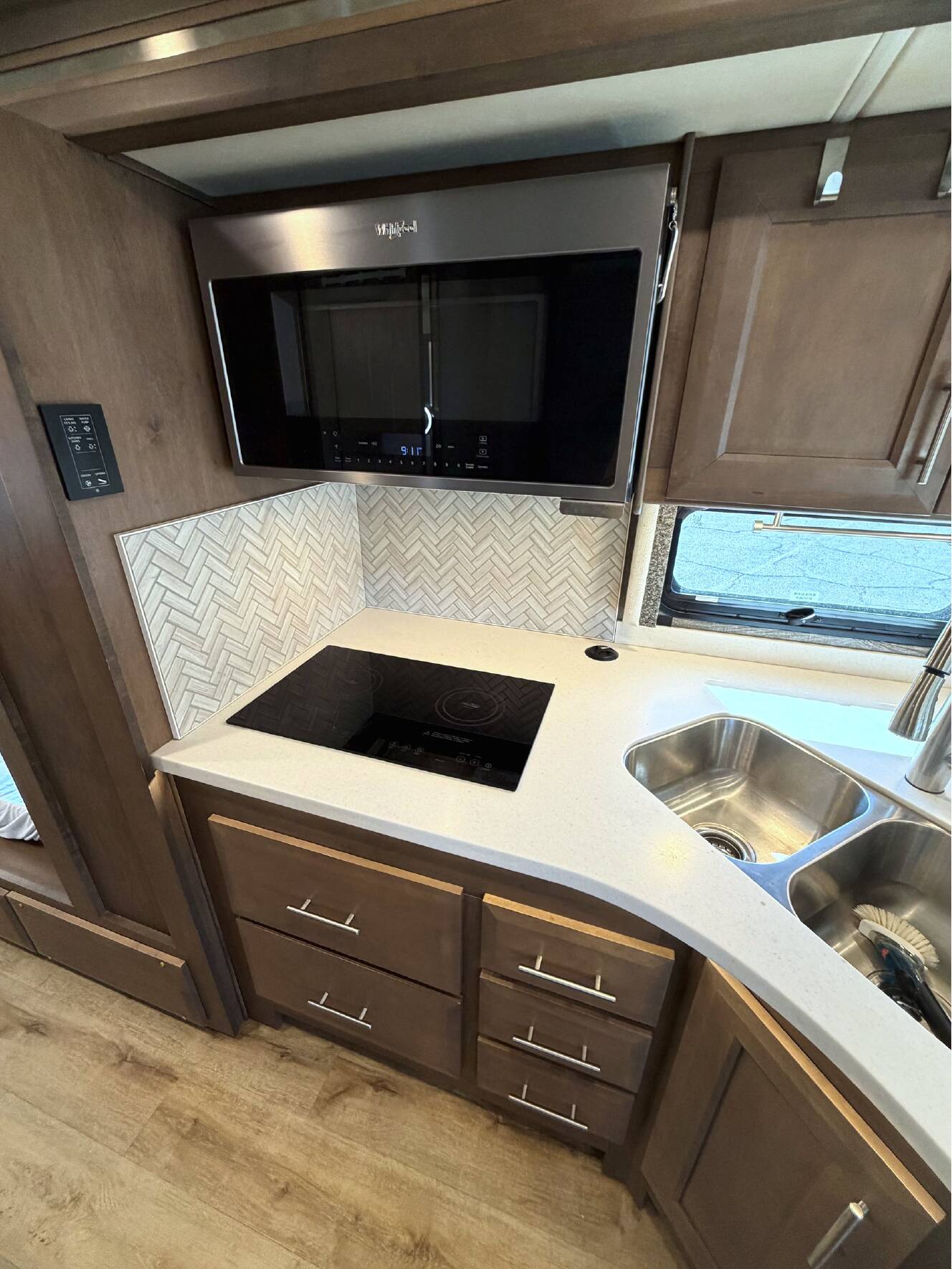 A photo of this 2021 Thor Motor Coach PALAZZO 33 5