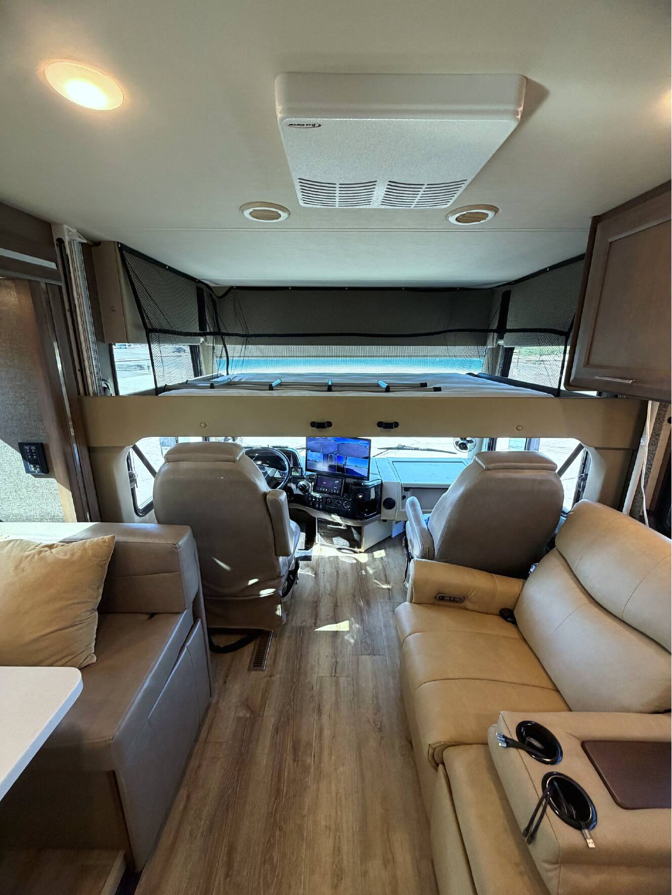 A photo of this 2021 Thor Motor Coach PALAZZO 33 5