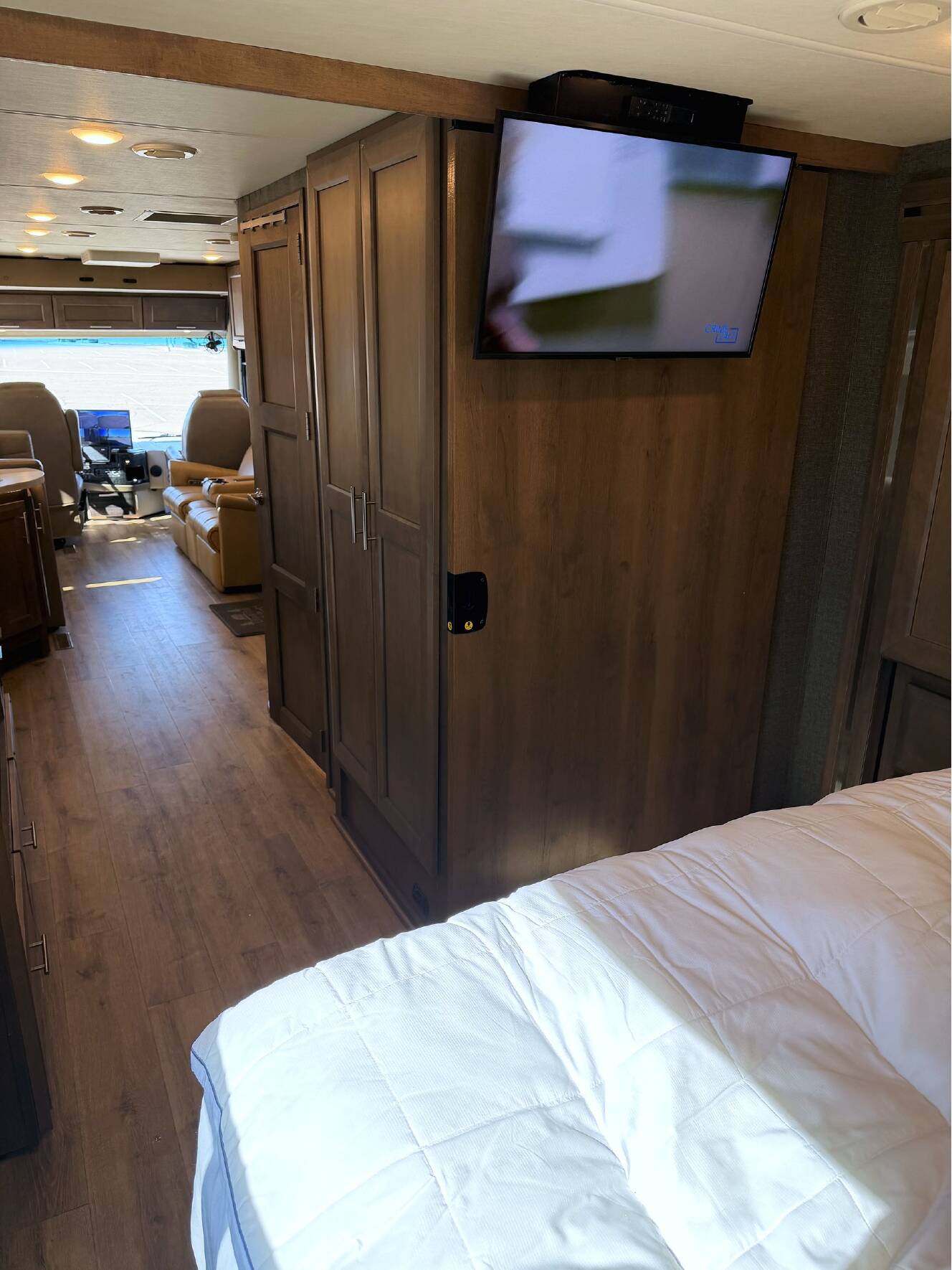 A photo of this 2021 Thor Motor Coach PALAZZO 33 5