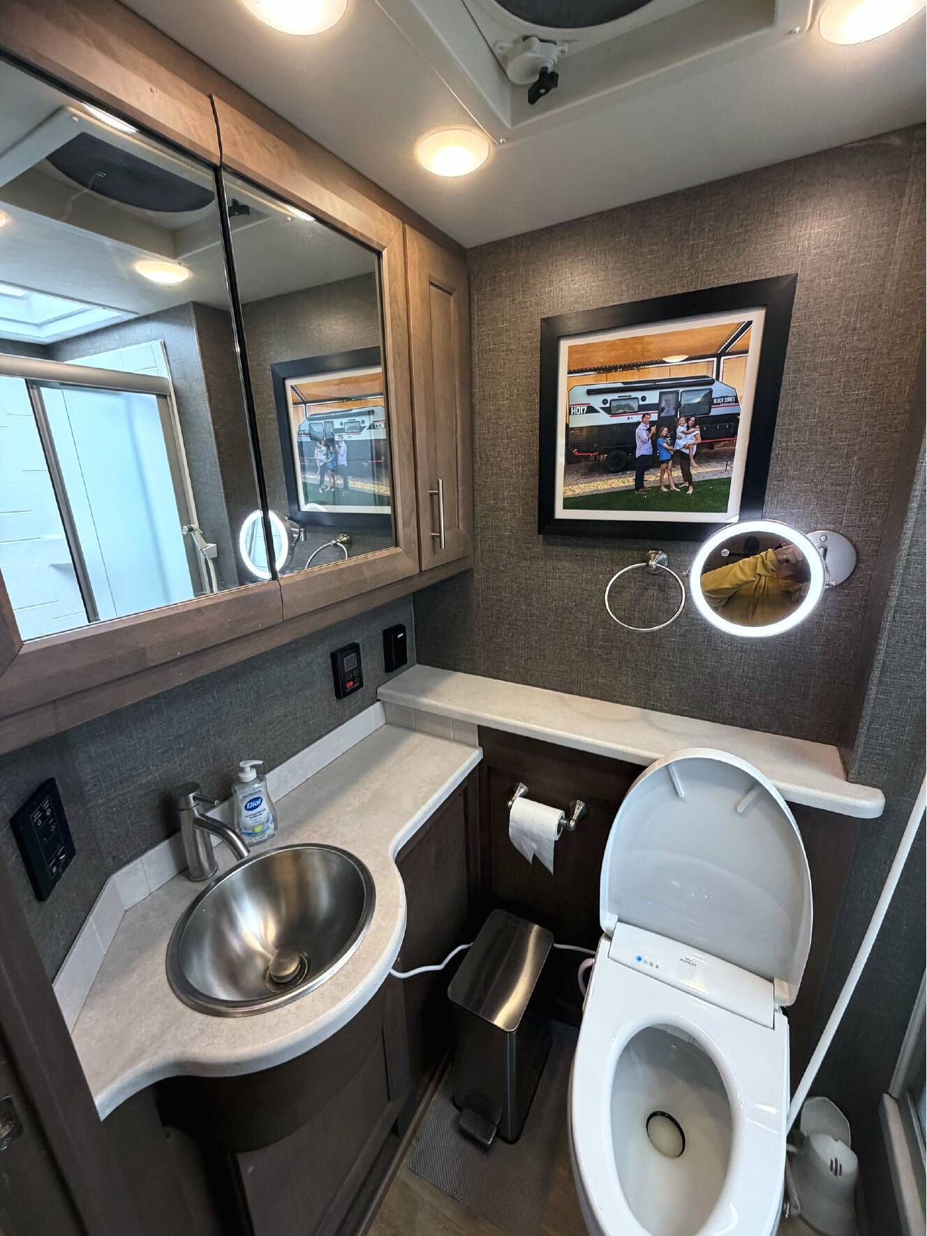 A photo of this 2021 Thor Motor Coach PALAZZO 33 5