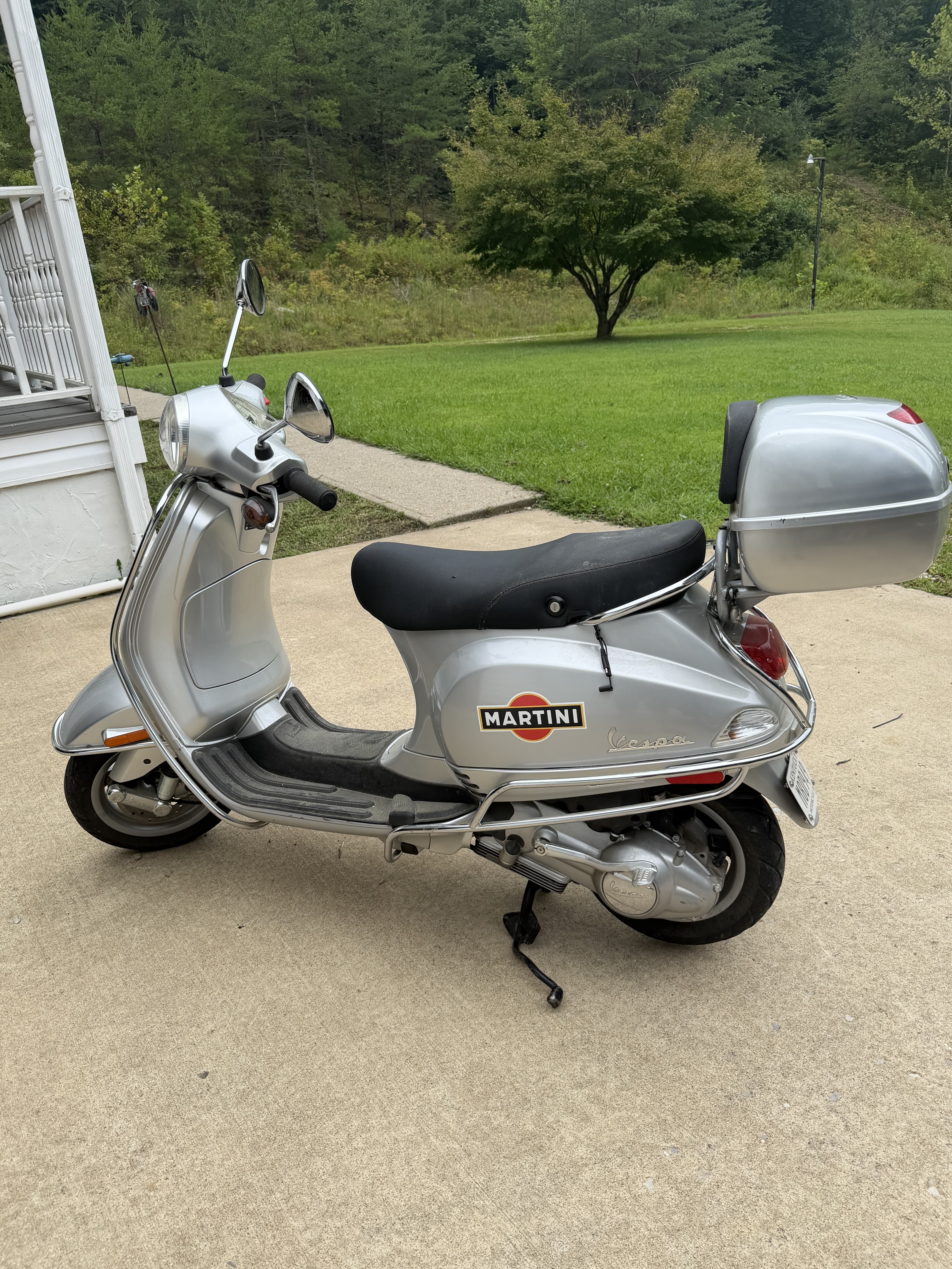 2009 Vespa LX 150 Scooter motorcycle