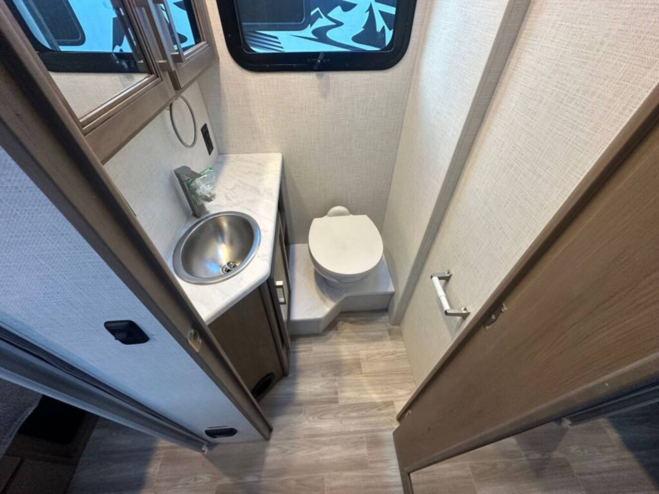 A photo of this 2026 Thor Motor Coach Axis 26.1