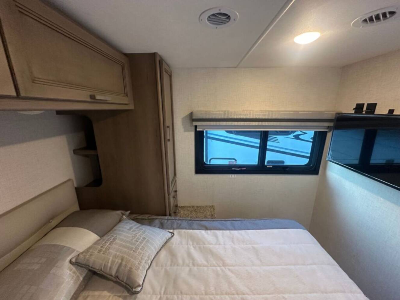 A photo of this 2026 Thor Motor Coach Axis 26.1
