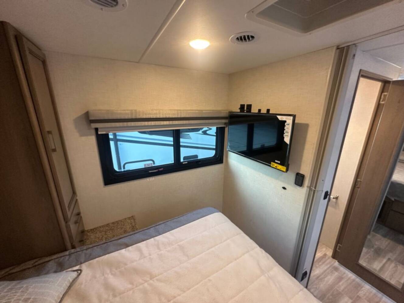A photo of this 2026 Thor Motor Coach Axis 26.1