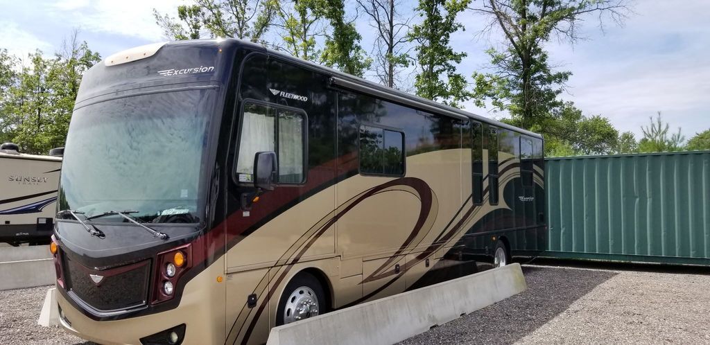 2013 Fleetwood Excursion 35B in millbrook AL