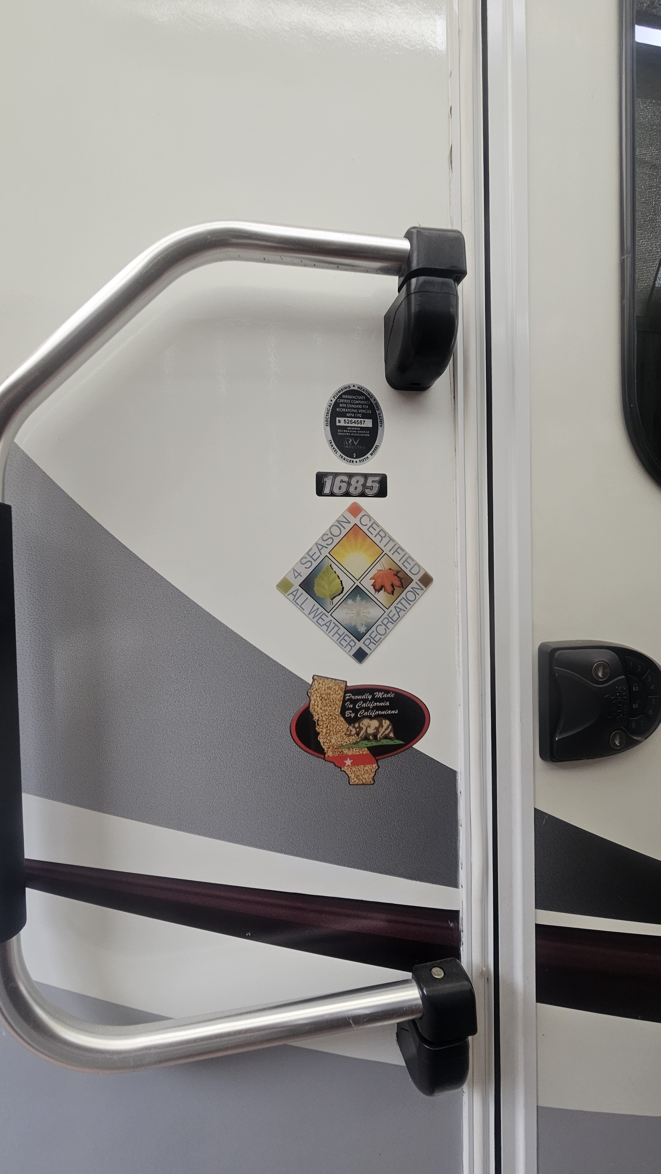 2019 Lance 1685 TRAVEL TRAILER in ventura CA