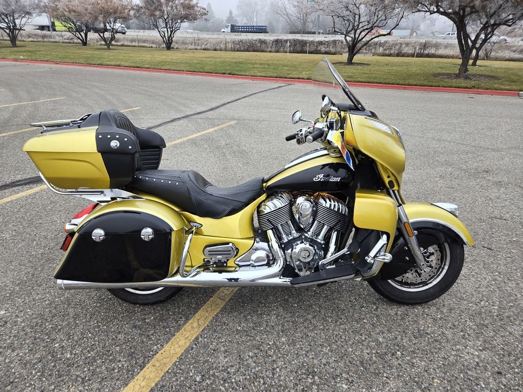 2017 Indian Motorcycle® Roadmaster® Icon Black Hills Gold & Thunder Black BASE in Meridian, ID