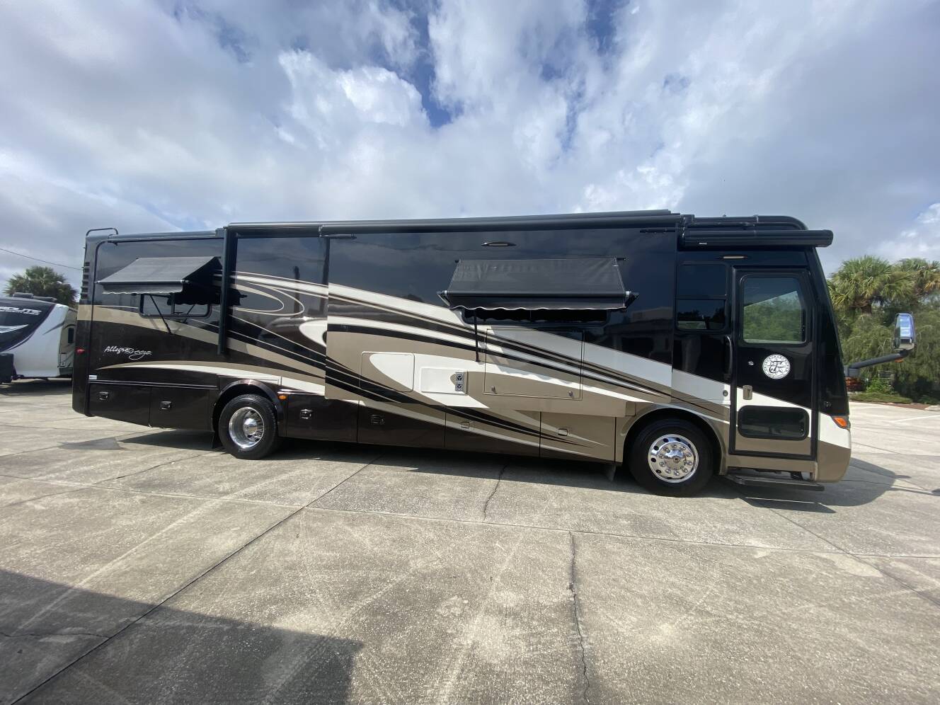 A photo of this 2015 Tiffin Motorhomes Breeze 32BR