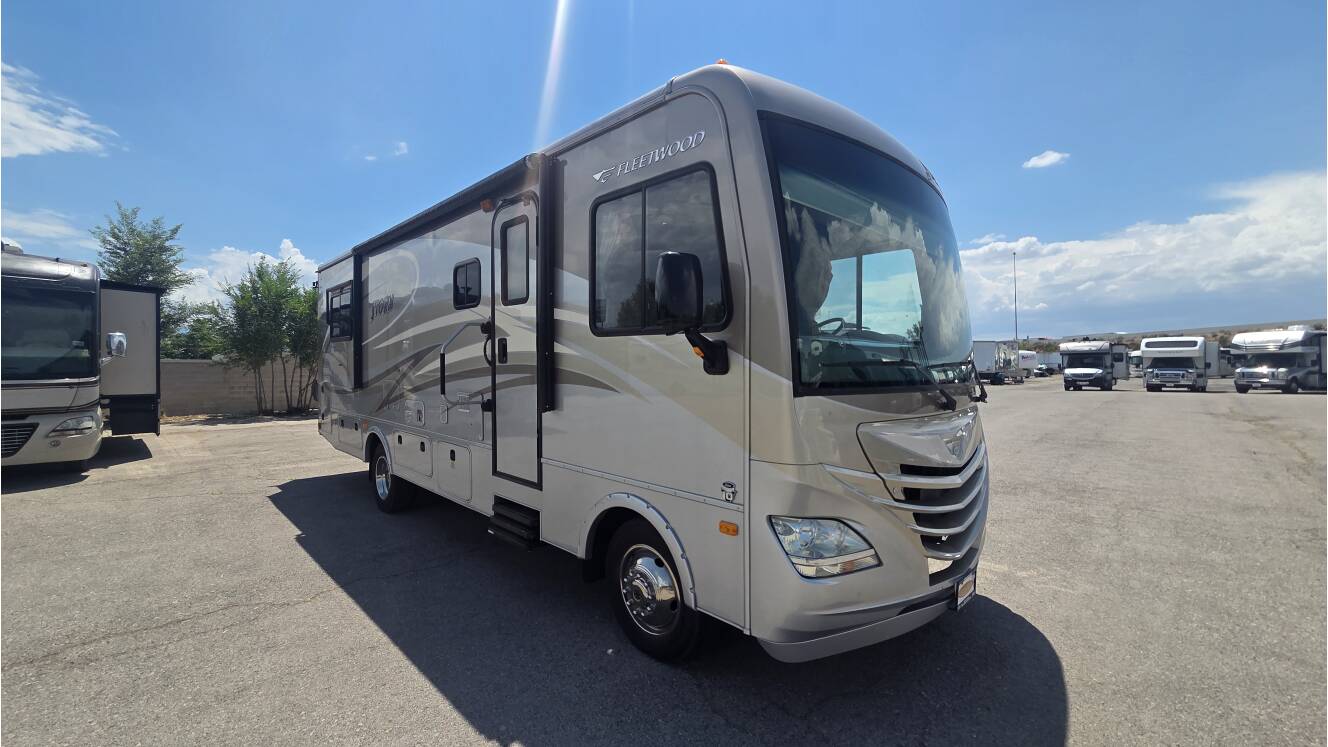 A photo of this 2014 Fleetwood Storm 28F