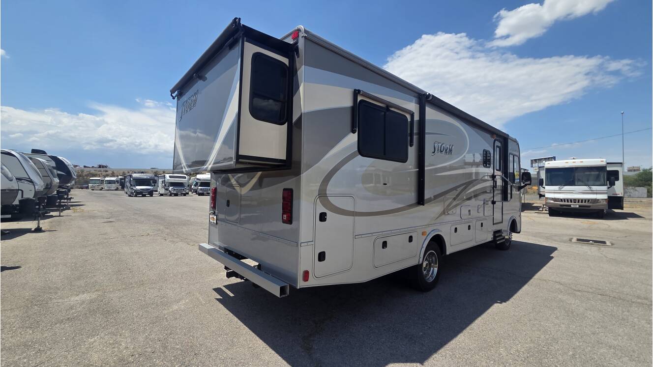 A photo of this 2014 Fleetwood Storm 28F