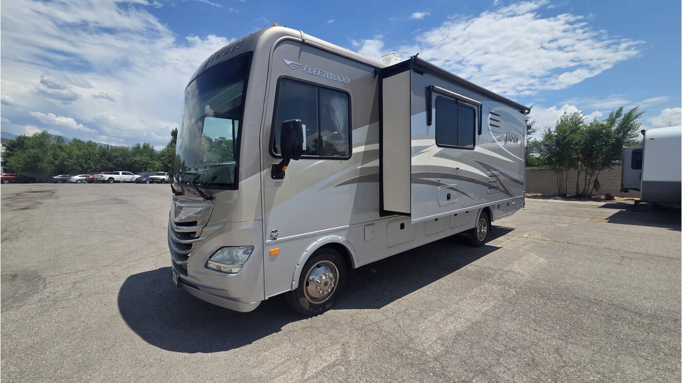 A photo of this 2014 Fleetwood Storm 28F