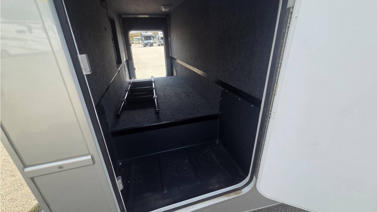 A photo of this 2014 Fleetwood Storm 28F