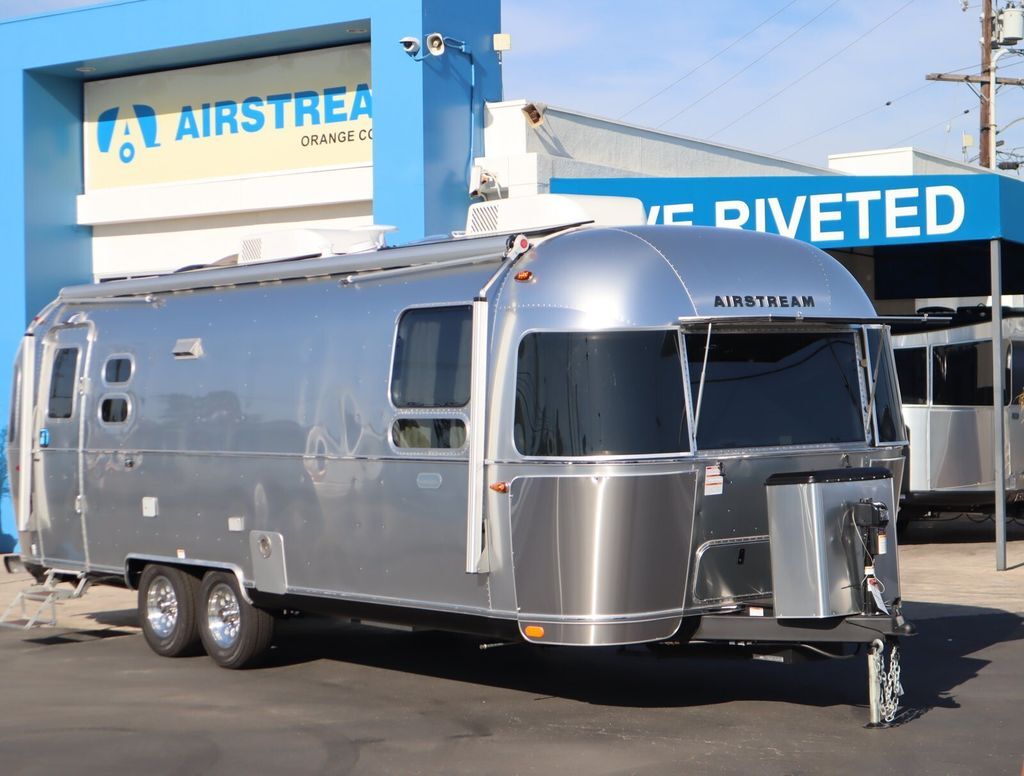 2025 Airstream Globetrotter 27FB Queen in midway city CA